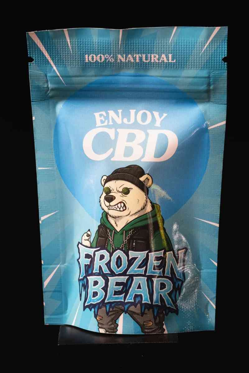 paquete azul con un oso con cogollos