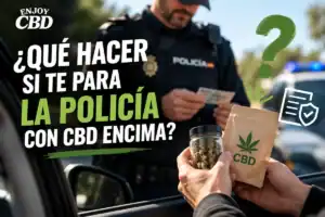 Persona entregando un paquete con símbolo CBD frente a un agente de policía durante un control.