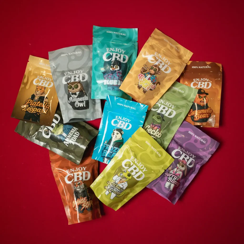 Paquetes de productos CBD Enjoy CBD en diferentes sabores y presentaciones.